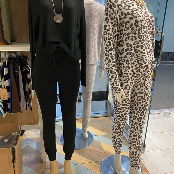 Sale  🎈🎈NWTs All black lounge set /jogger set - Picture 4 of 12